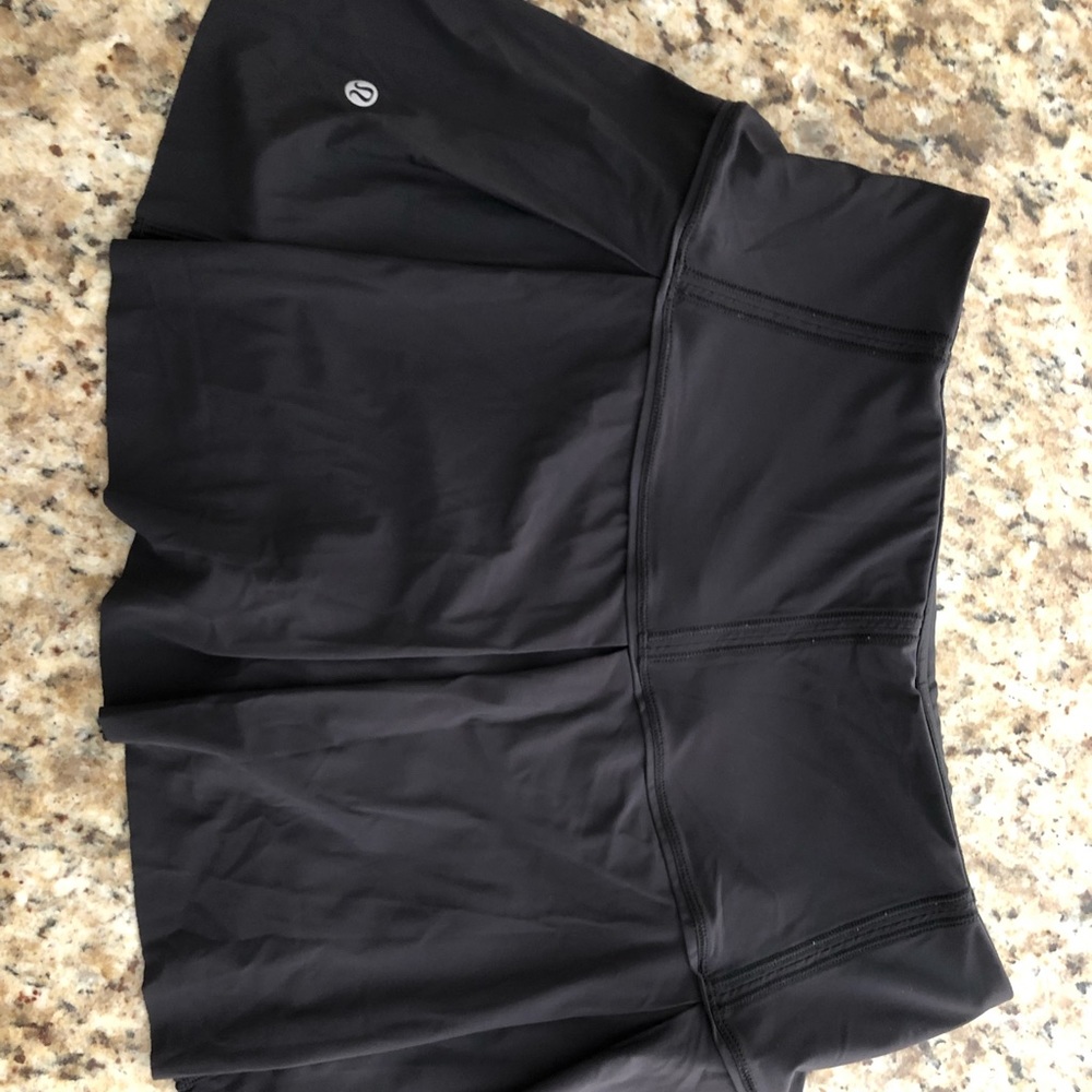 Women’s lululemon skirt size 6